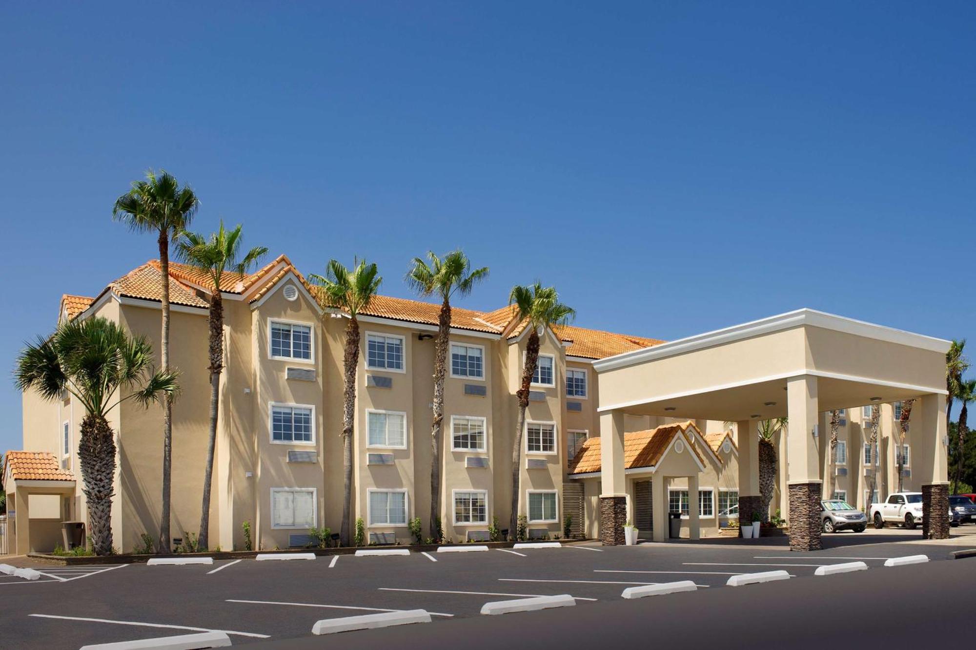 5 Hotels Near Laguna Madre Nature Trail for Gulf Coast Access