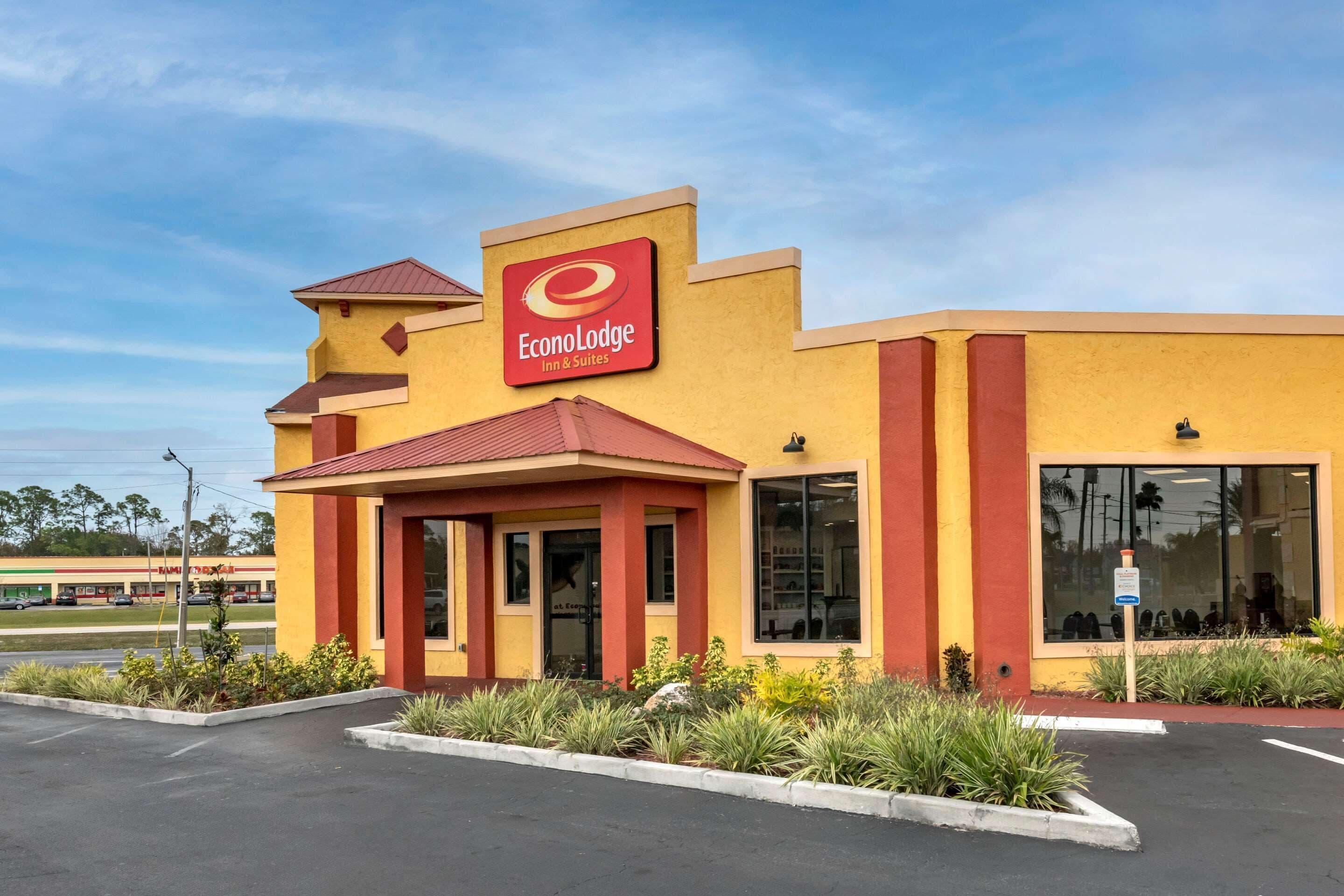 Where to Stay Near Celebration Golf Club: 9 Budget Hotels