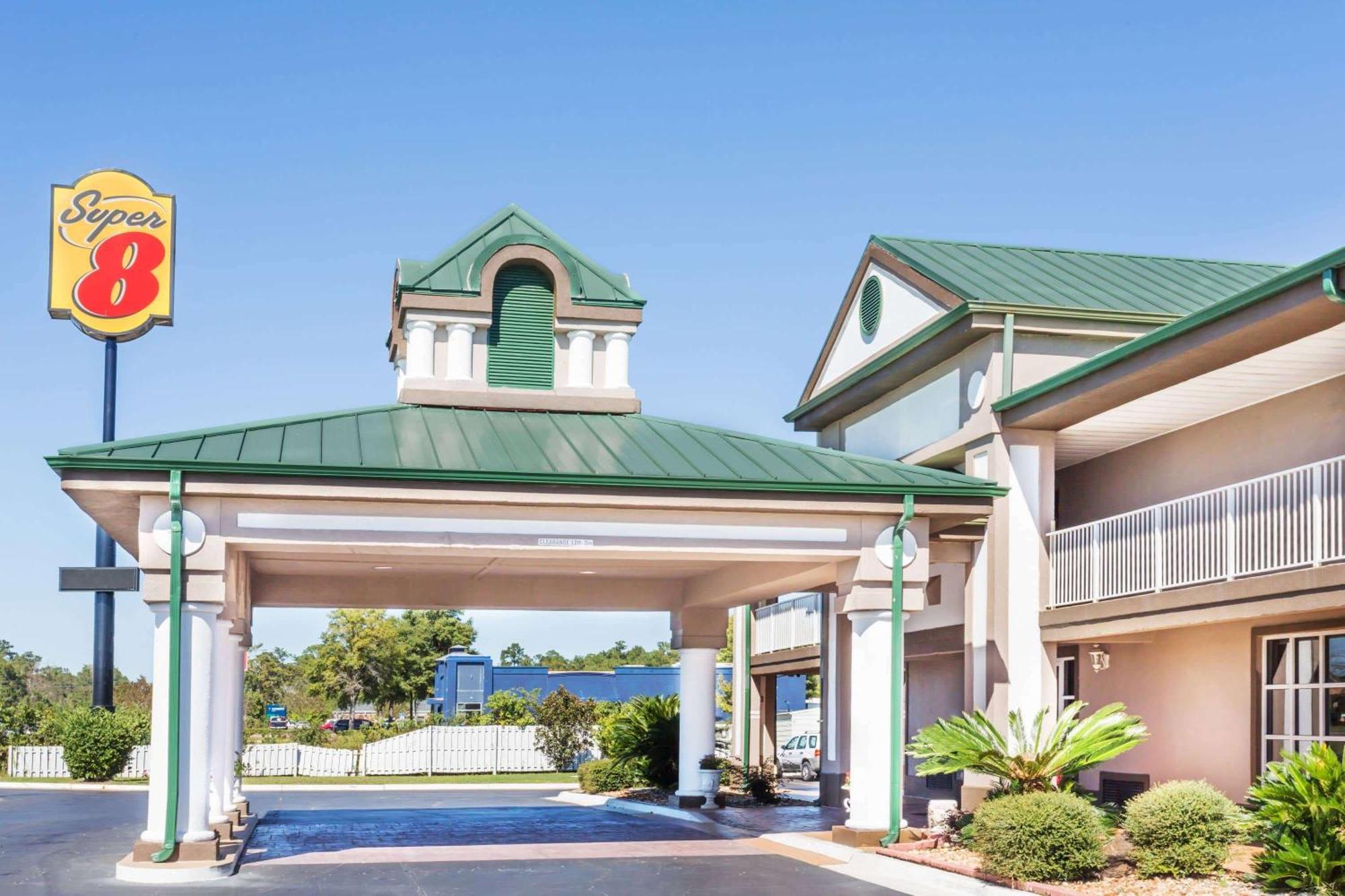 Staying in Panhandle Florida: 7 Resort Hotels Compared