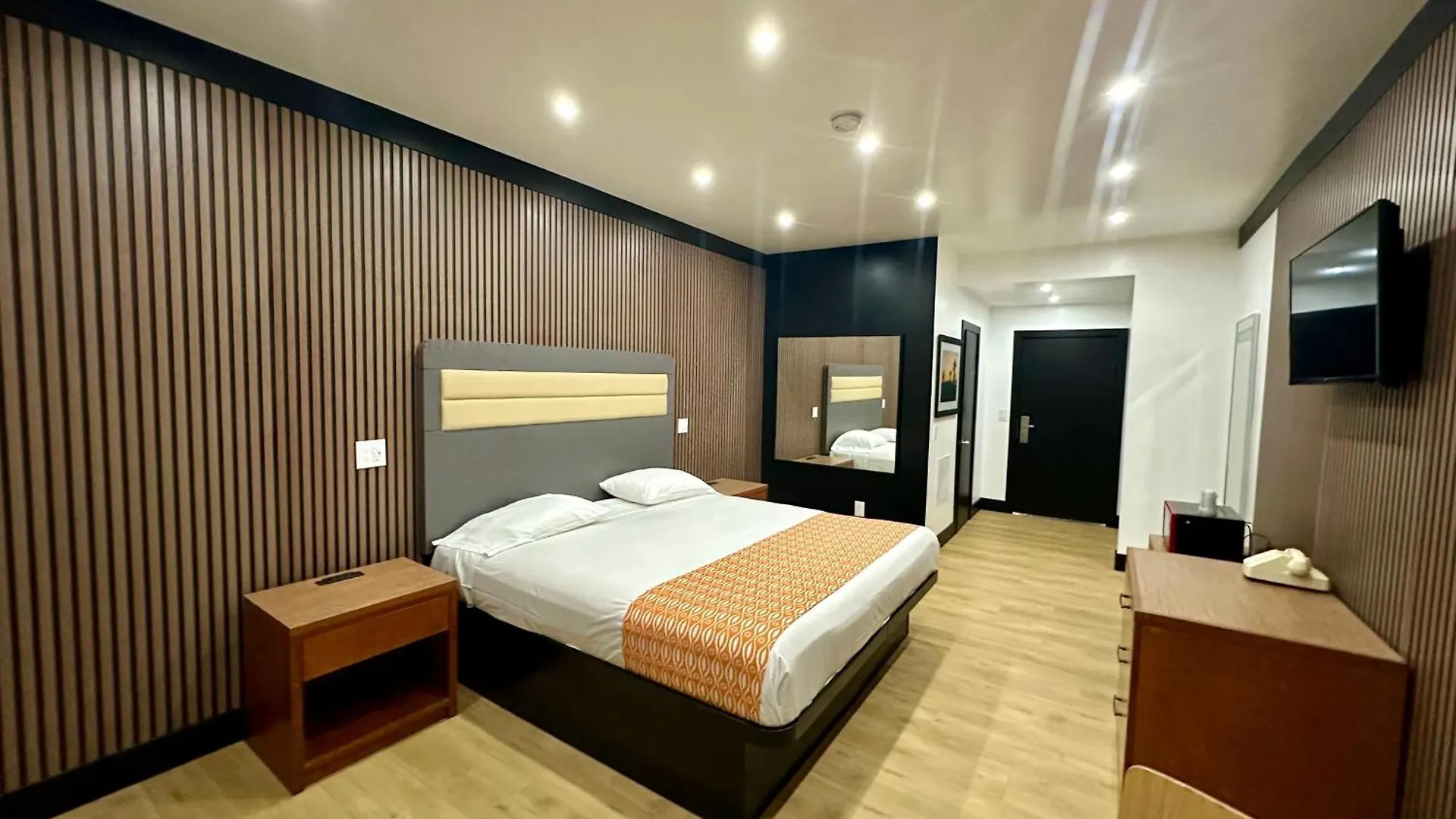 4 Three-Star Hotels Near Modjeska Park Worth Booking