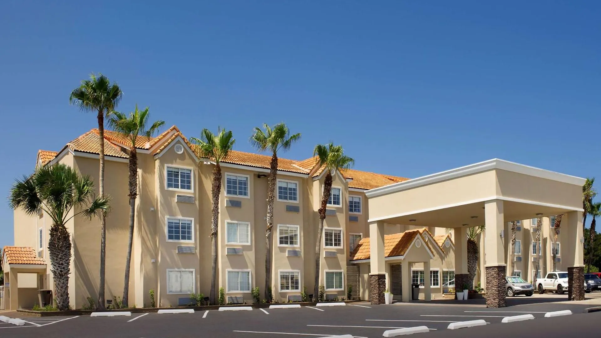 5 Hotels Near Laguna Madre Nature Trail for Gulf Coast Access