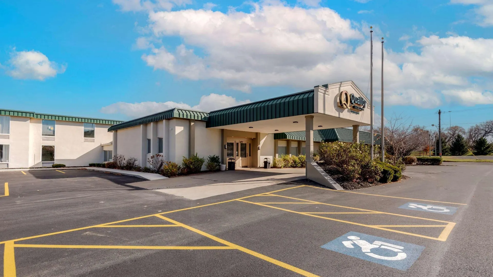 Staying in the Adirondacks: 5 Historic Hotels Compared